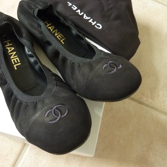CHANEL Ballerinas Flats with 'CC' Logo (Black) - 8 - Picture 9 of 12
